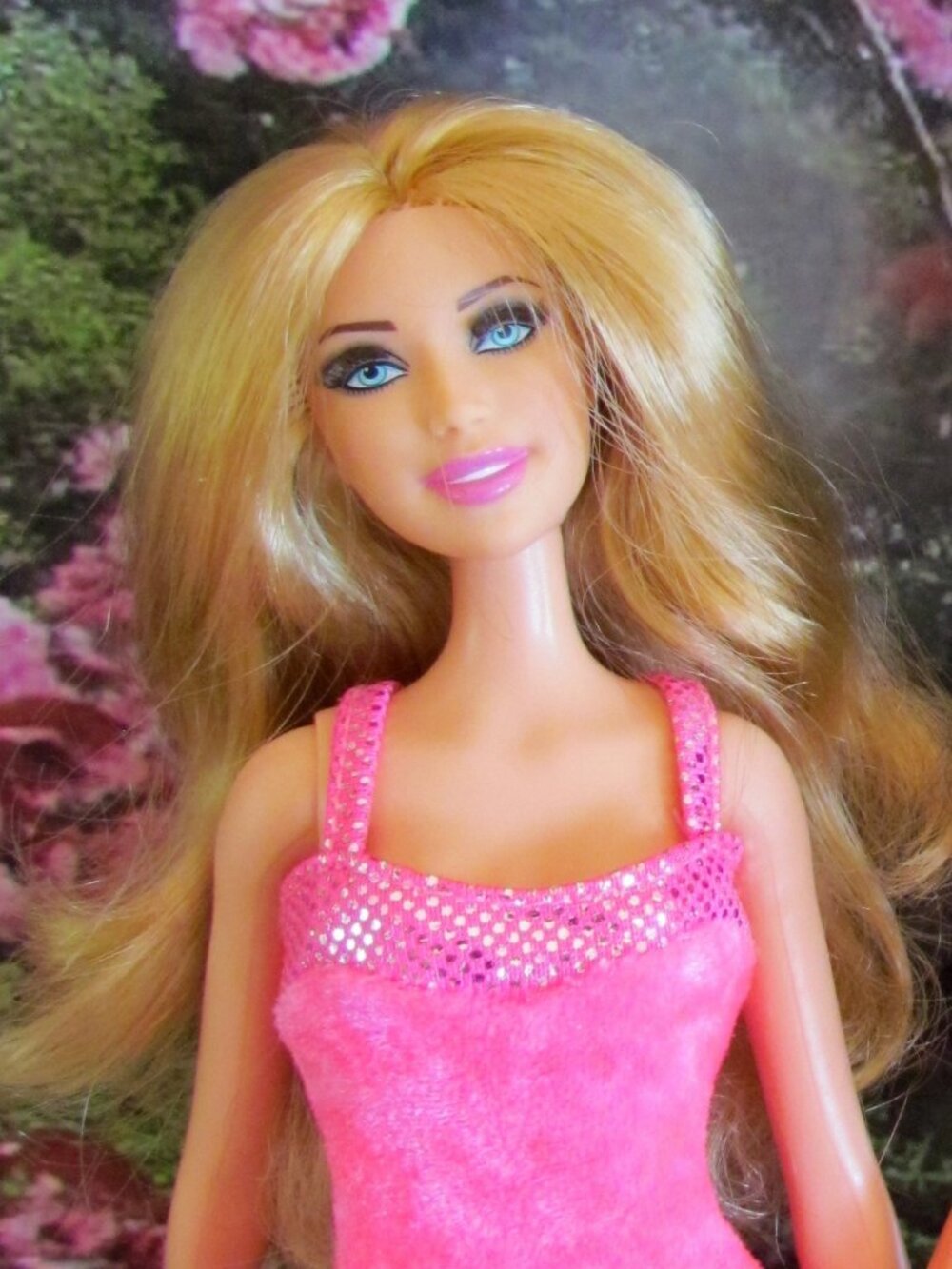 BARBIE STAR DOLL - BLONDE w ROOTED EYELASHES, 3 OUTFITS - Picture 1 of 5